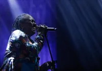 Segunda atração da noite, Sandra Sá enaltece nova Arena A TARDE