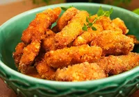 Sem farinha: frango empanado sem glúten é feito de forma rápida