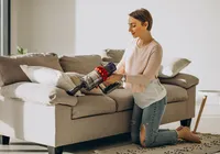Sofá limpo: os cuidados para proteger sua família da sujeira invisível