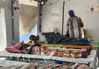 Surto mortal de cólera se espalha em meio à guerra e chuva intensa imagem