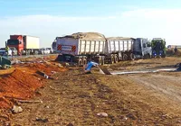Tragédia: grave acidente entre ônibus e carreta deixa mortos e feridos imagem