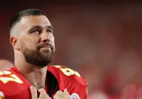 Travis Kelce e Patrick Mahomes são recebidos com festa no Brasil imagem