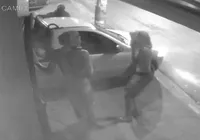 Vídeo: criminosos arrombam loja com carro e levam celulares em 1 minuto