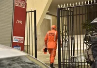 Zelador acusado de atear fogo em prédio recebe alta e passa por audiência