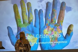 Educadora baiana participa de conferência internacional na Indonésia - Imagem
