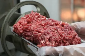 Hambúrguer em risco? EUA dependem do Brasil para carne moída - Imagem