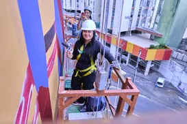 Yacunã Tuxá assina maior arte vertical de Salvador em homenagem às mulheres indígenas - Imagem