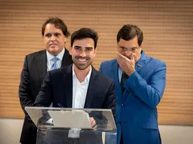 Prefeito de LEM assina termo para regularização fundiária - Imagem