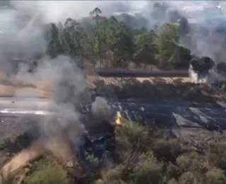Acidente entre caminhões e ônibus deixa um morto e um ferido na Bahia