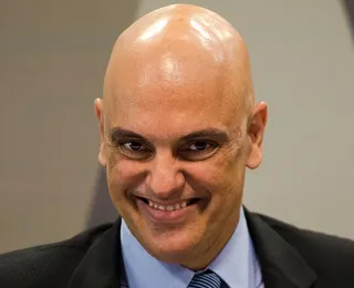 Aliado de Bolsonaro sobe o tom e chama Moraes de monstro