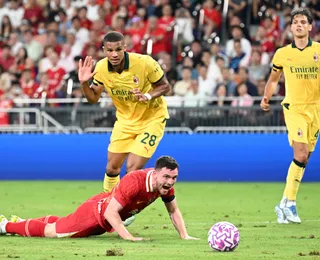 Alvo do Flamengo brilha e Milan bate o Liverpool em amistoso