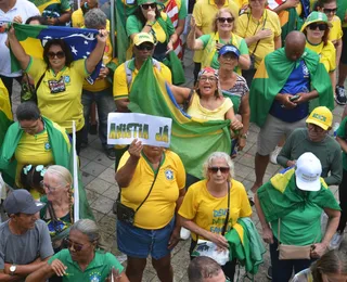 Apoiadores fazem coro por Bolsonaro e anistia na Barra