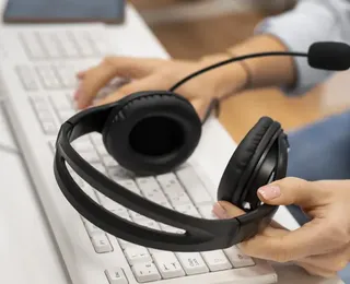 Avanço da IA coloca profissões administrativas em risco; saiba mais