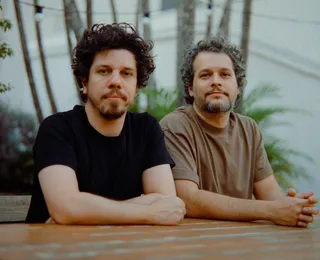Banda Vanguart traz show acústico da turnê Dois Cantos a Salvador