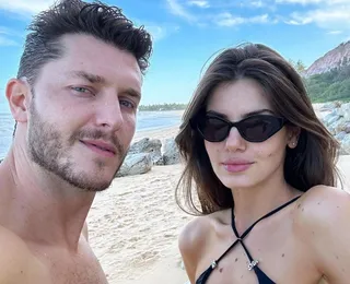 Camila Queiroz anuncia gravidez do primeiro filho; veja fotos