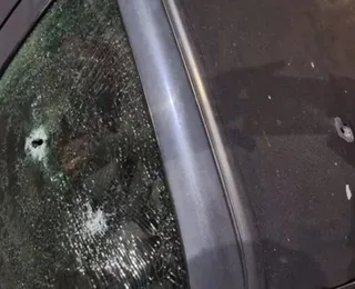 Carro de professor é alvejado após denúncia de abuso contra alunos