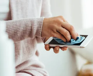 Celular sujo pode ser foco de doenças; veja como higienizar direito