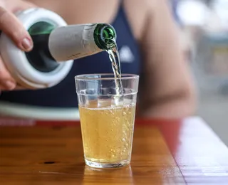 Ciência descobre o copo ideal para manter cerveja gelada por mais tempo