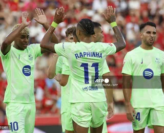 Com gols de Raphinha, Barcelona goleia o Mallorca e assume liderança na LaLiga