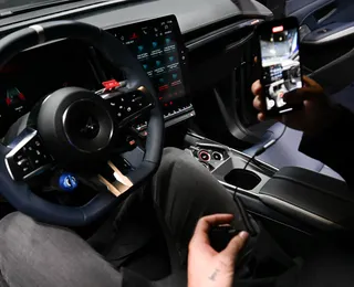 Enjoo ao andar em carro elétrico? Pesquisador explica mal estar