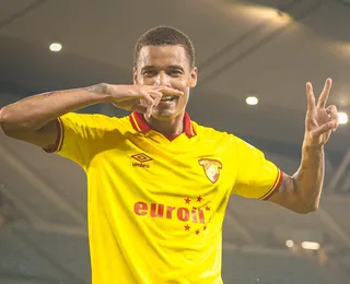 Ex-Vitória, Janderson brilha, marca o primeiro gol e é o cara do jogo