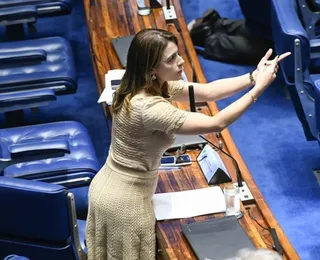 Ex-aliada de Bolsonaro, senadora é vaiada em show e reação surpreende