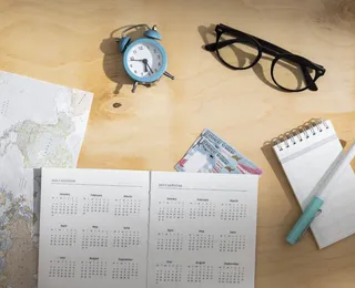 Férias 2025: novas regras com multa automática, aviso e fracionamento