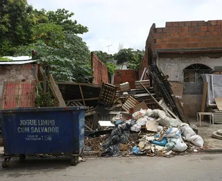 Feto é encontrado no lixo em bairro de Salvador