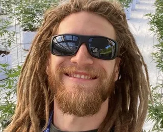 Filho de ex-galã da Globo ganha a vida em plantação de maconha