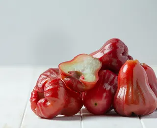 Fruta ajuda a prevenir infarto e regular colesterol; saiba qual - Imagem