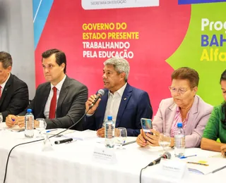 Governo da Bahia sanciona lei do Programa Bahia Alfabetizada