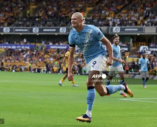 Haaland brilha com 2 gols e City atropela na estreia da Premier League