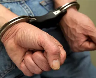 Idoso é condenado a 18 anos de prisão por esfaquear esposa enquanto ela dormia