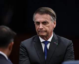 Imagem mostra Bolsonaro utilizando tornozeleira eletrônica; veja