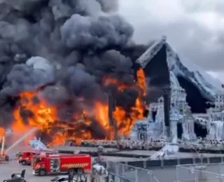 Incêndio destrói palco de grande festival de música eletrônica