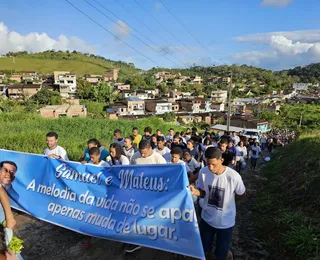 Irmãos cantores de arrocha são sepultados sob forte comoção