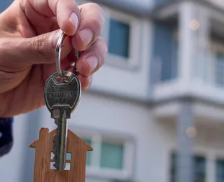 Leilão de imóveis do Santander tem casa por R$ 48 mil; veja como participar