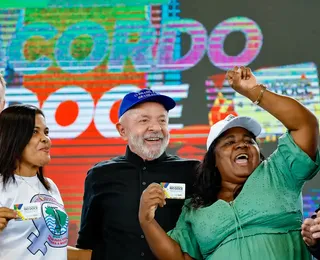 Lula anuncia R$ 3,7 bi para atingidos por lama da barragem em Mariana