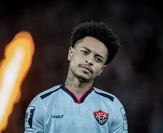 Matheuzinho fala em "não abaixar a cabeça" após derrota do Vitória