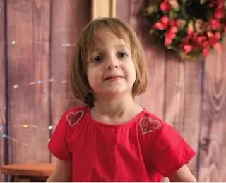 Menina de 4 anos morre em escola após ser atingida por penteadeira