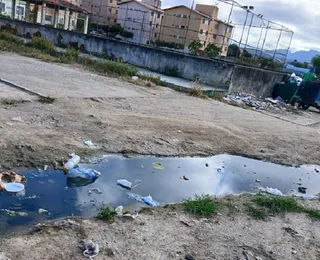 Moradores de cidade baiana sofrem com esgoto, mau cheiro e mosquitos