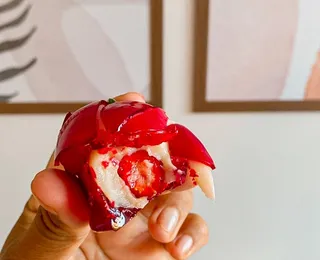 Morango do Amor viraliza, zera estoques e muda rotina de confeiteiras