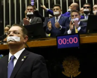 Mota ameaça suspender mandato de deputados que ocupam Mesa Diretora