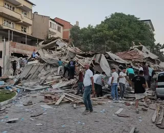 Novo terremoto na Turquia: edifícios caem e moradores são resgatados
