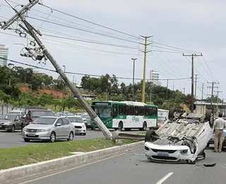 Número de colisões de veículos em postes cresce 8% no primeiro semestre na Bahia