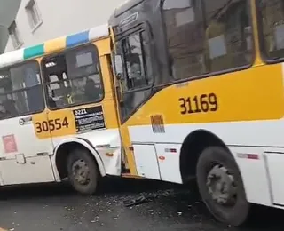 Ônibus batem de frente e deixam quatro feridos em Salvador; veja vídeo