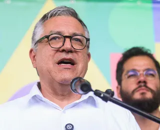 Padilha diz ser "ato covarde" cancelamento de vistos da filha e esposa