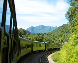 Passeio de trem é considerado o "mais mágico e pitoresco" do Brasil