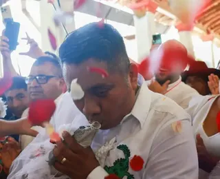 Prefeito se casa com jacaré em ritual tradicional