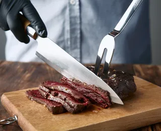 Revelado o segredo para ter a carne perfeita de churrasco depois do corte